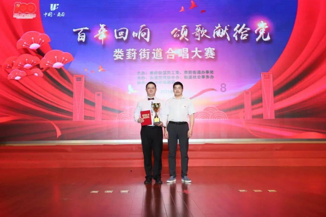 小金毛傻乎乎跟主人走丢,女孩再次看见狗狗后气愤不已